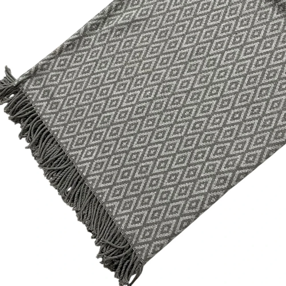 Textels Penedo Fine Linens Portugal Cozy Diamond Pattern‎ Throw Blanket Fringe